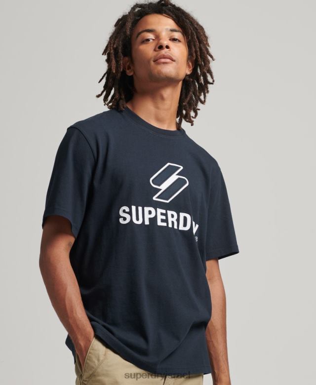 il Superdry גברים חולצת טריקו מוערמת בלוגו חיל הים 4LX2Z4880 הַלבָּשָׁה