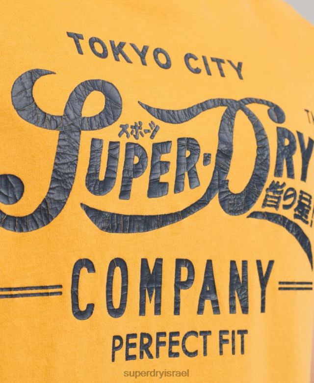 il Superdry גברים חולצת קולג' בסגנון תסריט צהוב 4LX2Z4948 הַלבָּשָׁה