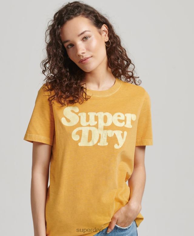 il Superdry נשים חולצת טי של לוגו קלאסית של קופר משנות ה-70 זהב 4LX2Z6219 הַלבָּשָׁה