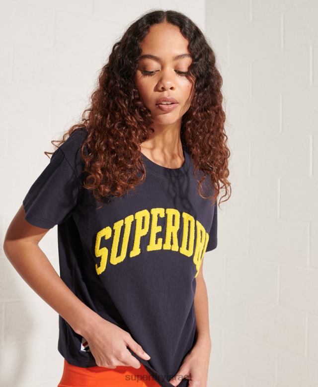 il Superdry נשים חולצת טריקו קופסתית של וארסיטי arch חיל הים 4LX2Z2842 הַלבָּשָׁה